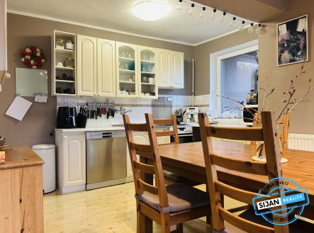 Prodej rodinného domu  | Prodej - dům/vila, 234 m²