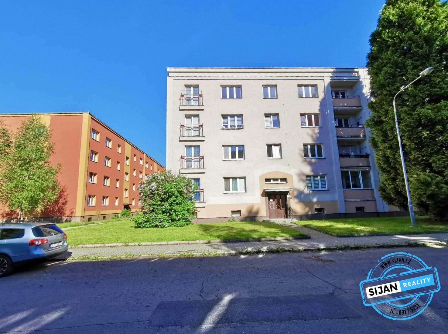 abf6234d-e591-456b-98e6-6a98719ac8f5