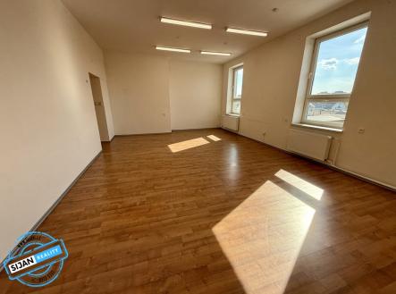 20260526-112557-861.jpeg | Pronájem - kanceláře, 59 m²