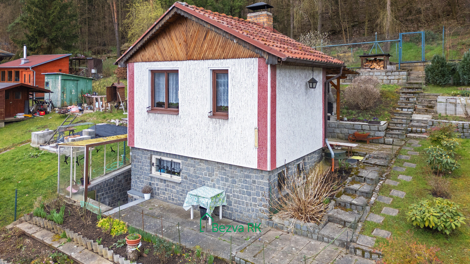 Prodej chaty 40m2 s vlastním pozemkem, Beroun