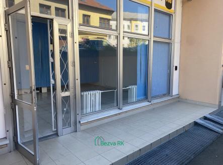 Pronájem - obchodní prostor, 98 m²