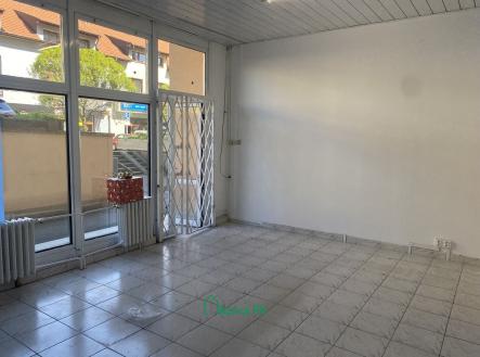 Pronájem - obchodní prostor, 98 m²
