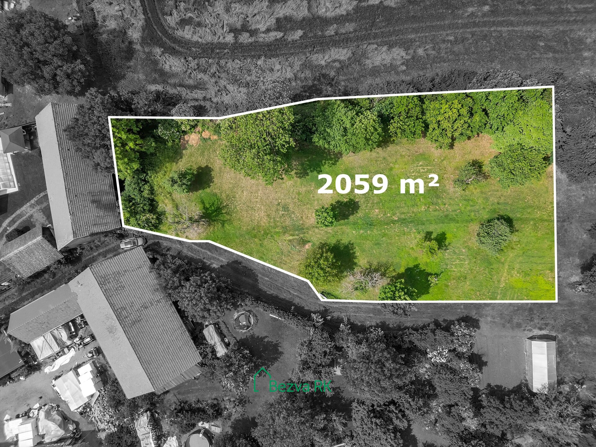 Prodej stavebního pozemku 2059 m² – Levín u Berouna s vydaným stavebním povolením na stavbu RD
