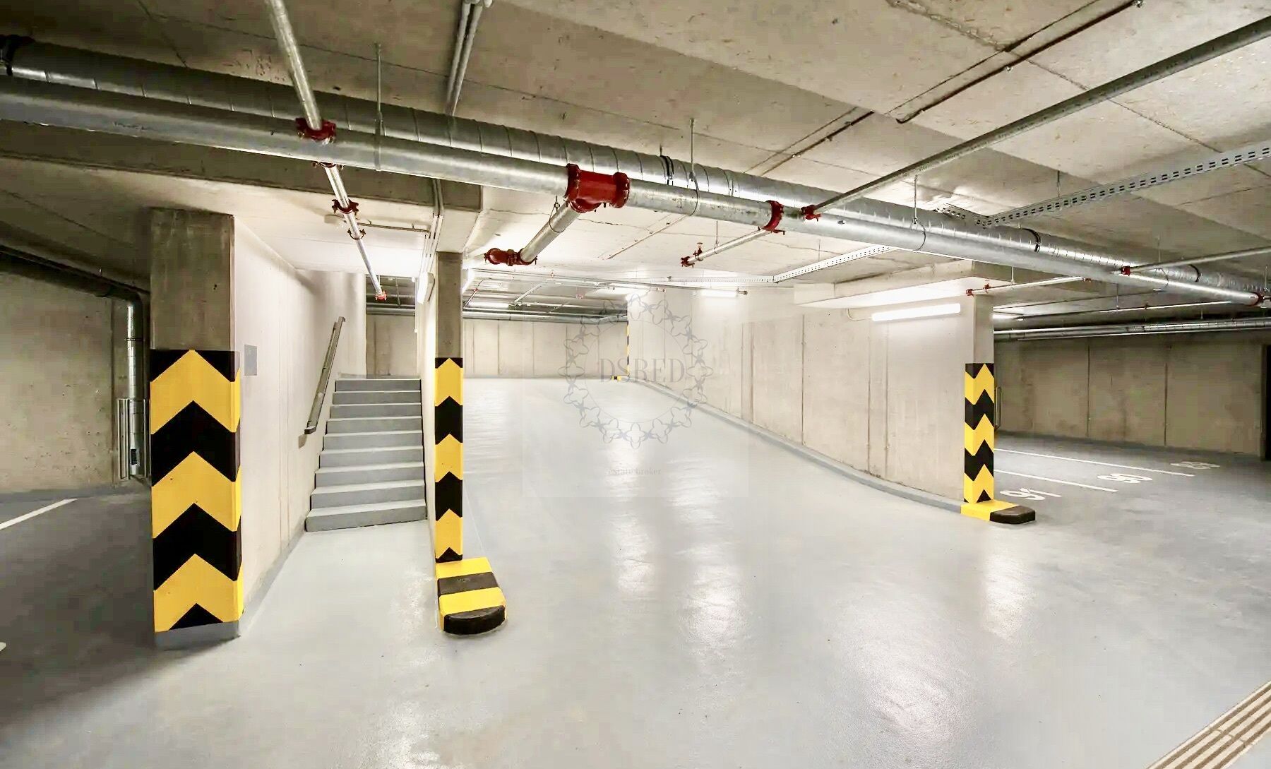 Nájem, garážové parkovací stání 15 m2, Bratislavská, Brno