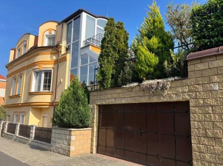 . | Prodej - obchodní prostor, 1 200 m²