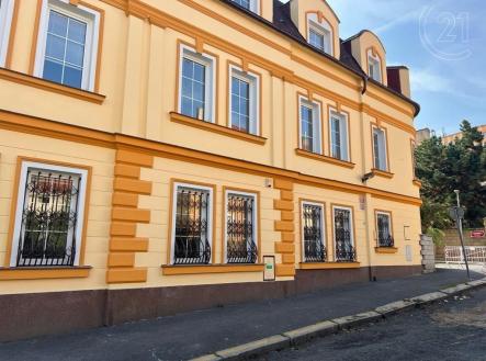 . | Prodej - obchodní prostor, 1 200 m²