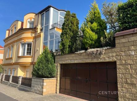 . | Prodej - obchodní prostor, 1 200 m²