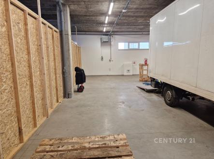 . | Pronájem - skladovací prostor, 102 m²