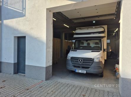 . | Pronájem - skladovací prostor, 102 m²