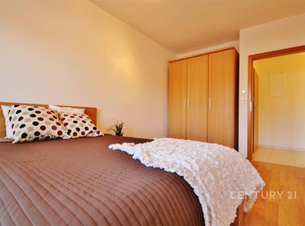 . | Pronájem bytu, 2+kk, 45 m²