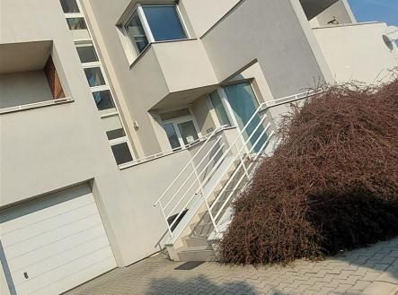 . | Pronájem bytu, 2+kk, 68 m²