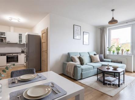 Prostorný obývací pokoj s moderní kuchyní, světlý interiér, kvalitní parketová podlaha, velká okna, elegantní zařízení, svěží atmosféra. | Prodej bytu, 3+kk, 60 m²