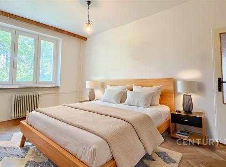 . | Pronájem bytu, garsoniéra, 73 m²