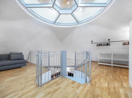 . | Pronájem bytu, jiný, 146 m²