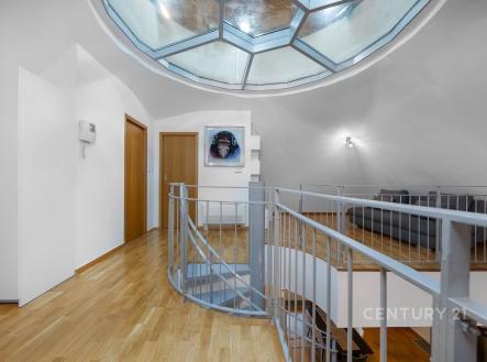 . | Pronájem bytu, jiný, 146 m²