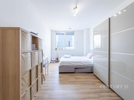 . | Pronájem bytu, 2+kk, 81 m²