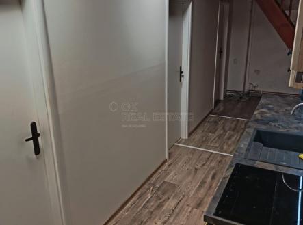 foto-chodba-2.jpg | Pronájem - dům/vila, 180 m²