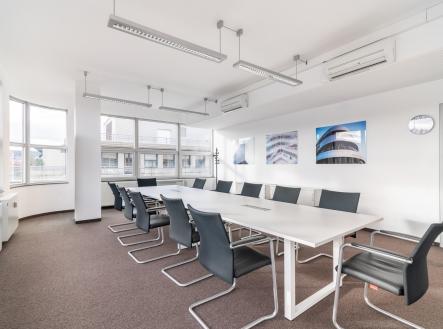 Regus Konigstrasse 10c 523 Stuttgart, Germany Large Meeting Room-min | Pronájem - kanceláře, 120 m²