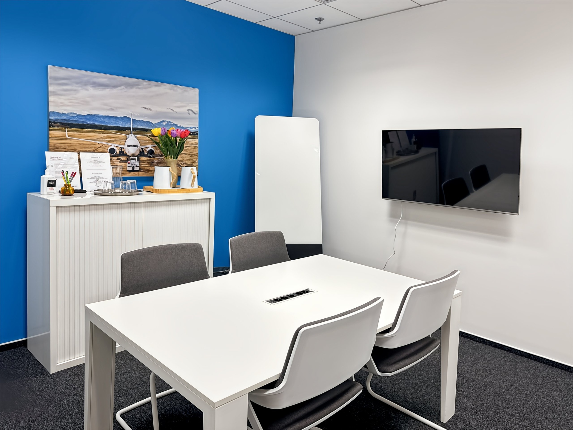 Regus_Prague, Airport_Czechia_Centre 4219_Meeting Room 1_LOCATIONHEROIMAGE