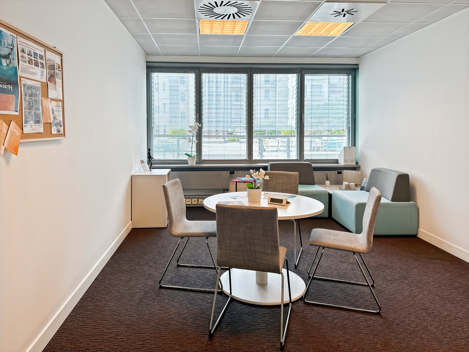 Regus_Prague, Zlaty Andel_Czech Republic_Centre 1791_Meeting Room 3_LOCATIONHEROIMAGE