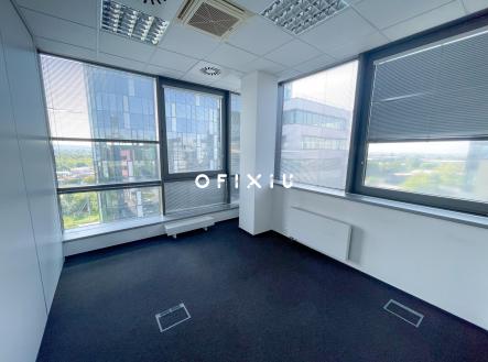 Pronájem - kanceláře, 620 m²