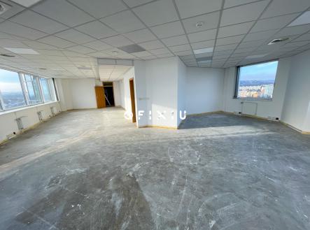 Pronájem - kanceláře, 670 m²