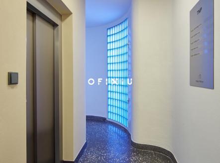 spoleünā prostory_chodba_vžtah | Pronájem - kanceláře, 505 m²