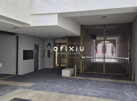 vstup | Pronájem - malý objekt/garáž