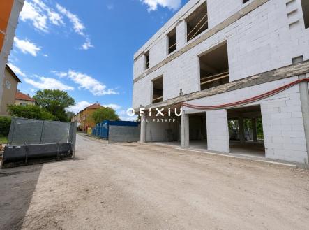 prodej-komercnich-prostor-v-novem-projektu-prior-az-320-m2-kromeriz-chatgpt-image-14-5-2026-1afc1c | Prodej - obchodní prostor, 185 m²