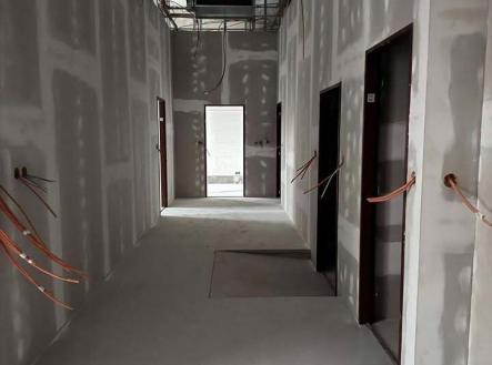 Pronájem - obchodní prostor, 168 m²