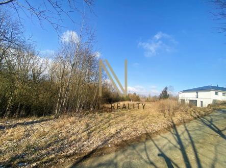 prodej-pozemku-novostavby-domu-parezov-zdenek-kriz-carexim-group-22.jpg | Prodej - pozemek pro bydlení, 2 050 m²