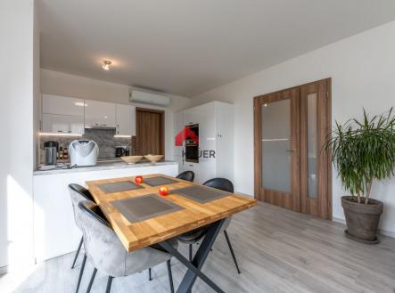 4-pronajem-byt-osobni-vlastnictvi-3-k-k-na-pradle-moravska-ostrava-obyvaci-pokoj.jpg | Pronájem bytu, 3+kk, 85 m²
