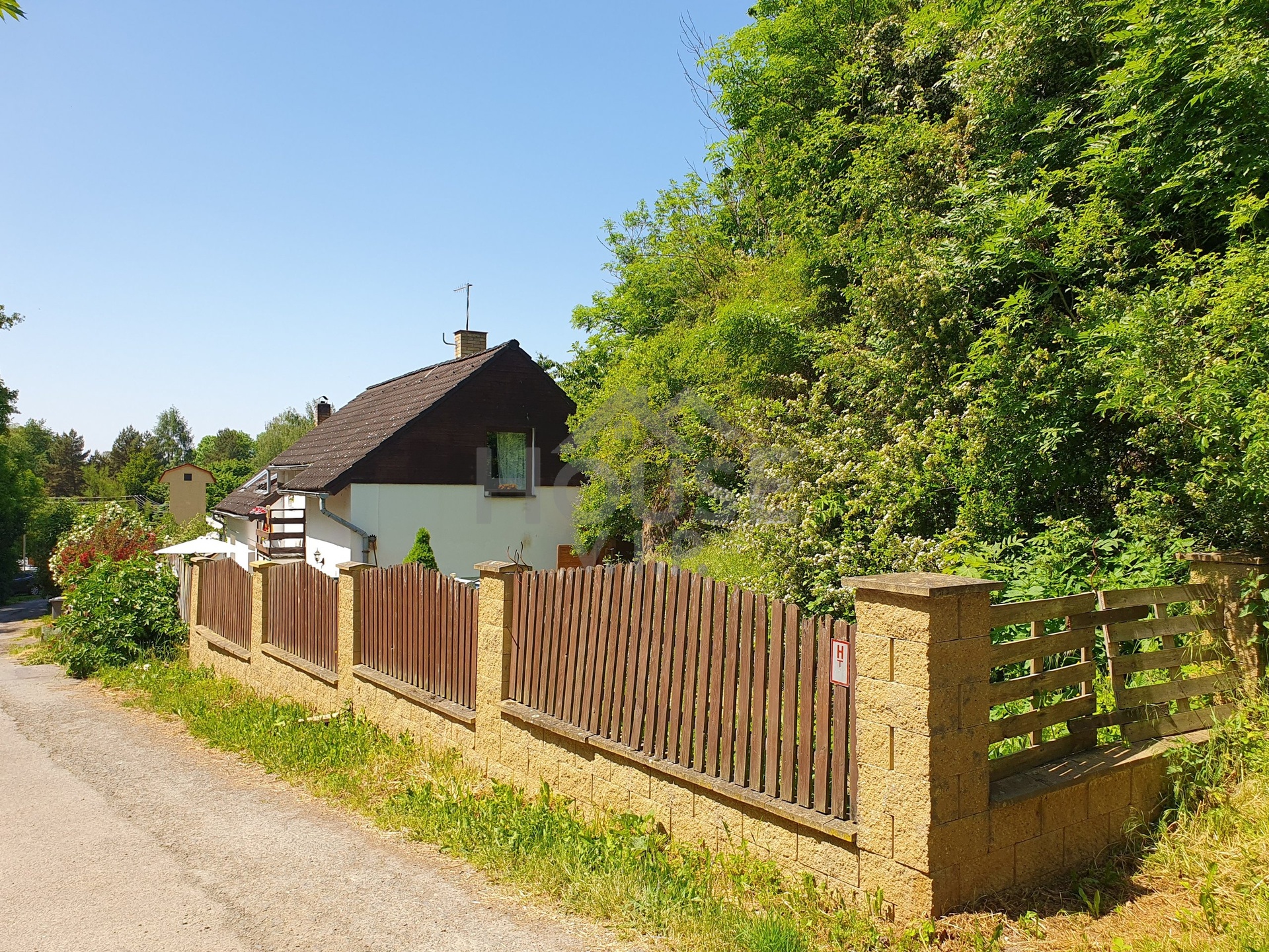 Prodej rodinného domu 7+kk, 206 m2, Sluštice, Praha - východ.