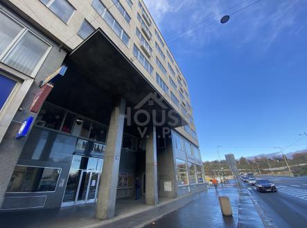 Vchod do domu | Pronájem - kanceláře, 112 m²