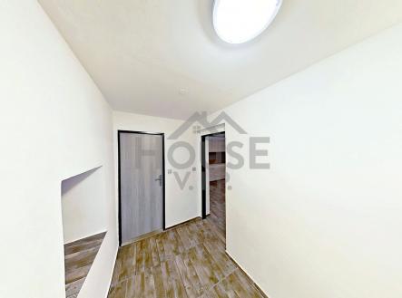 šatna | Prodej - kanceláře, 68 m²