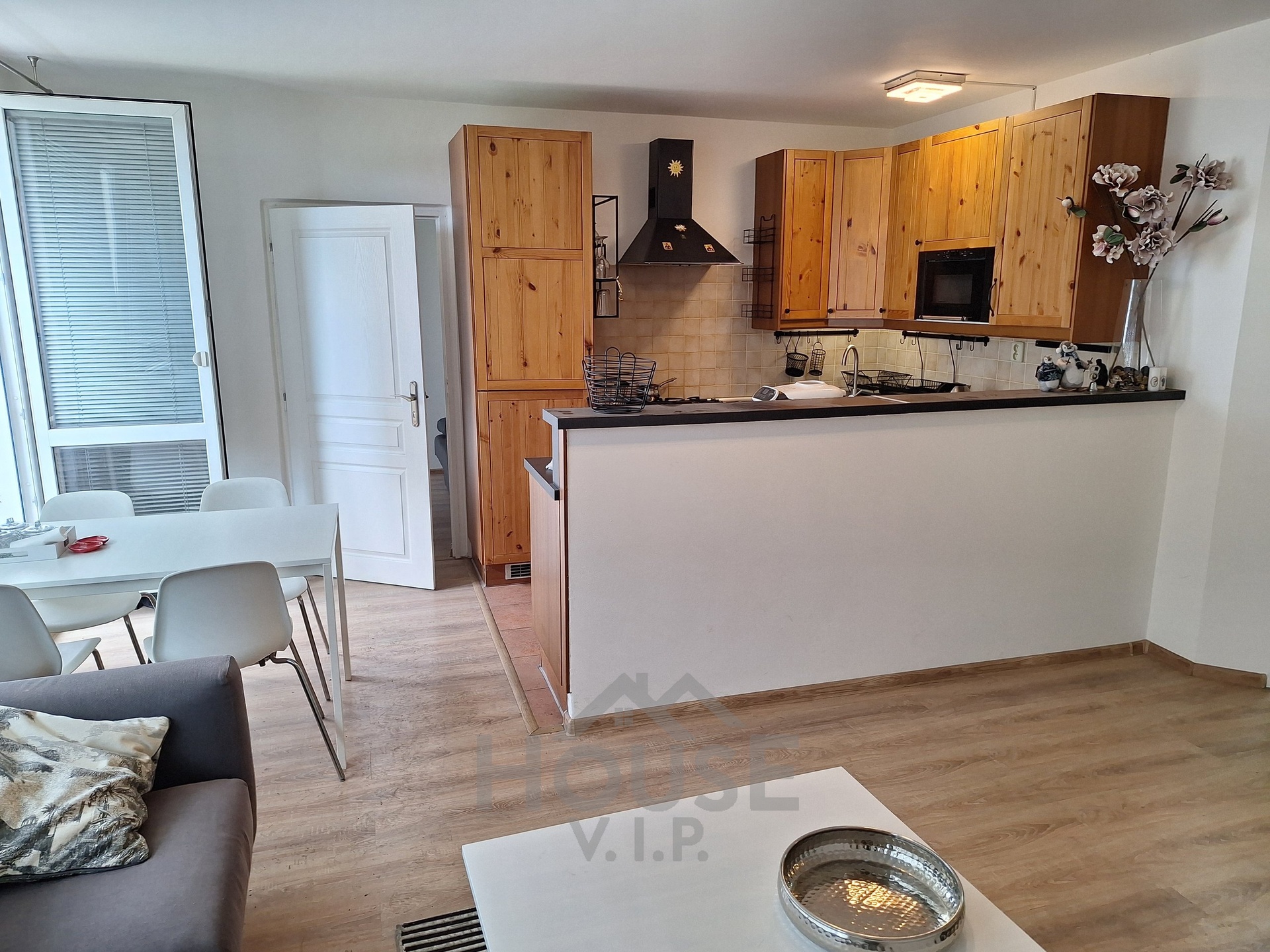 Pronájem bytu 4+kk, s 3 lodžiemi, Praha 10, Vršovice, Kazašská.