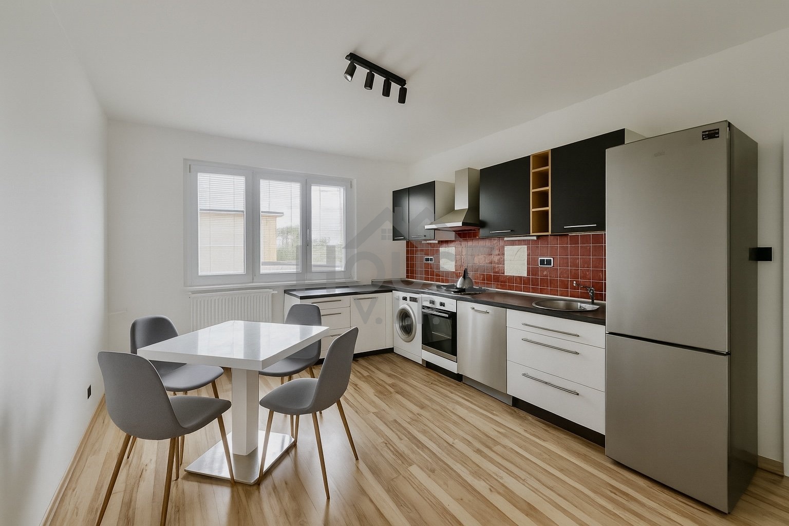 E3F493D7-7B9B-4166-A9E3-5E61BD9877CE