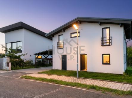 1-2 | Prodej - dům/vila, 136 m²