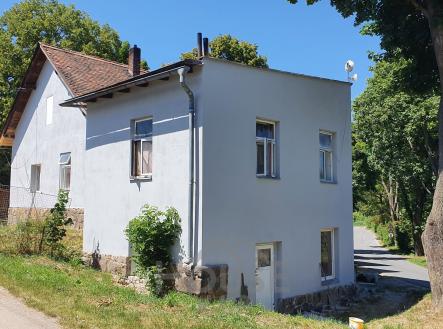 Prodej - nájemní dům, 285 m²