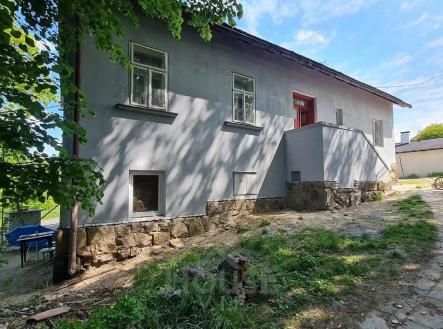 Prodej - nájemní dům, 285 m²