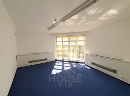 Pronájem - kanceláře, 65 m²