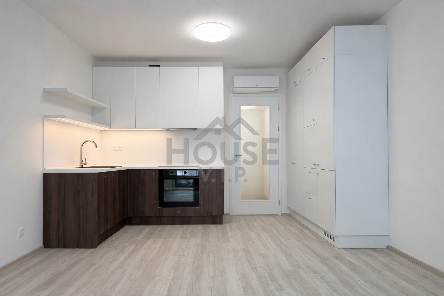 B7CF2EF8-1154-4278-ACCA-73F81FC16FA3