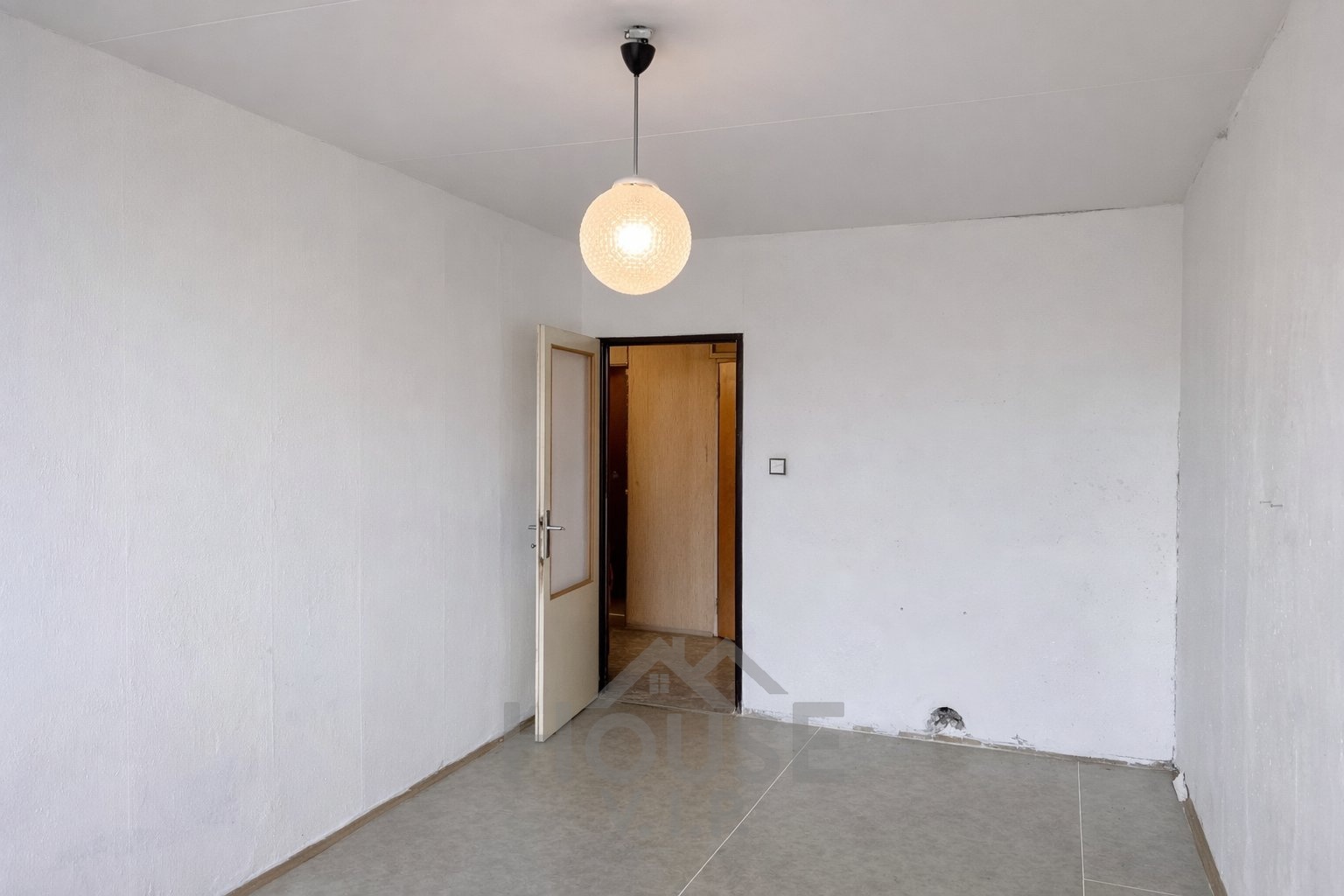 DA8BAFEB-5056-429E-A3E8-D02422823F6E