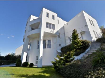 Pronájem - dům/vila, 839 m²