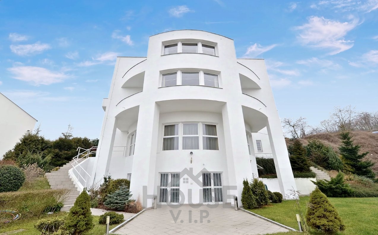 Pronájem vily, 839 m², Praha 5 - Smíchov.