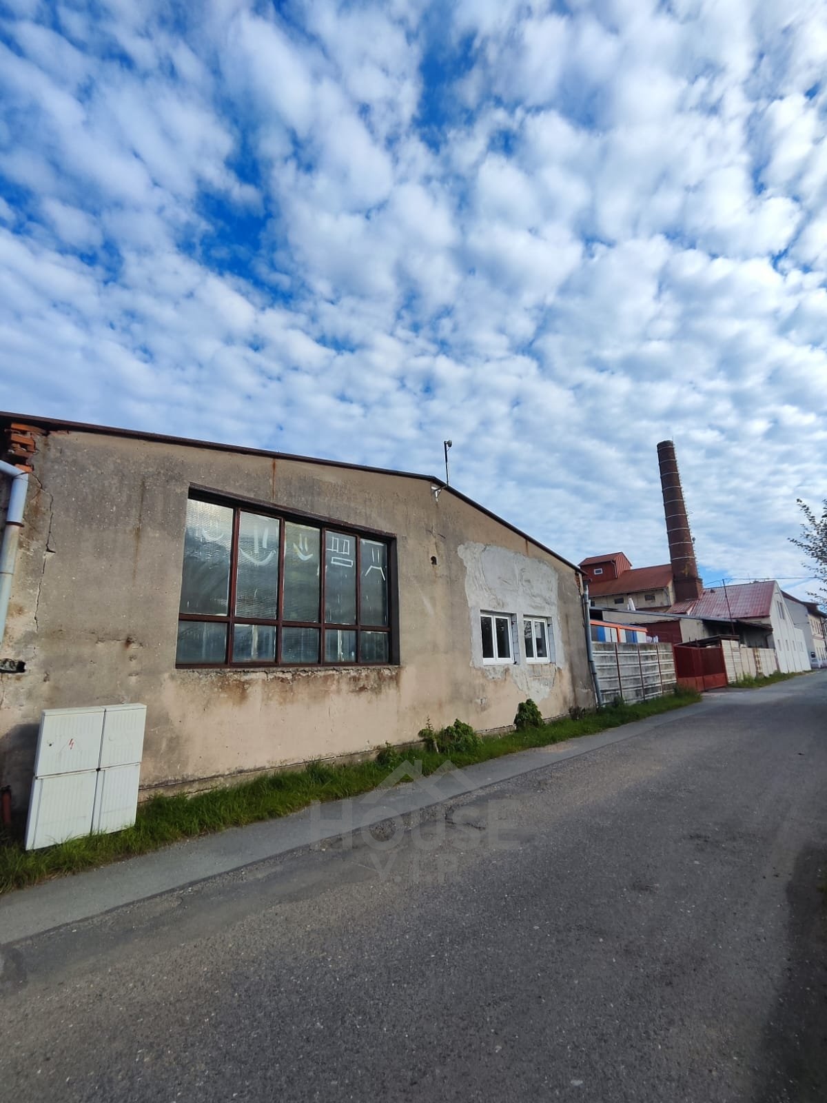 Pronájem areálu 1.800 m², Sportovní, Přelouč.