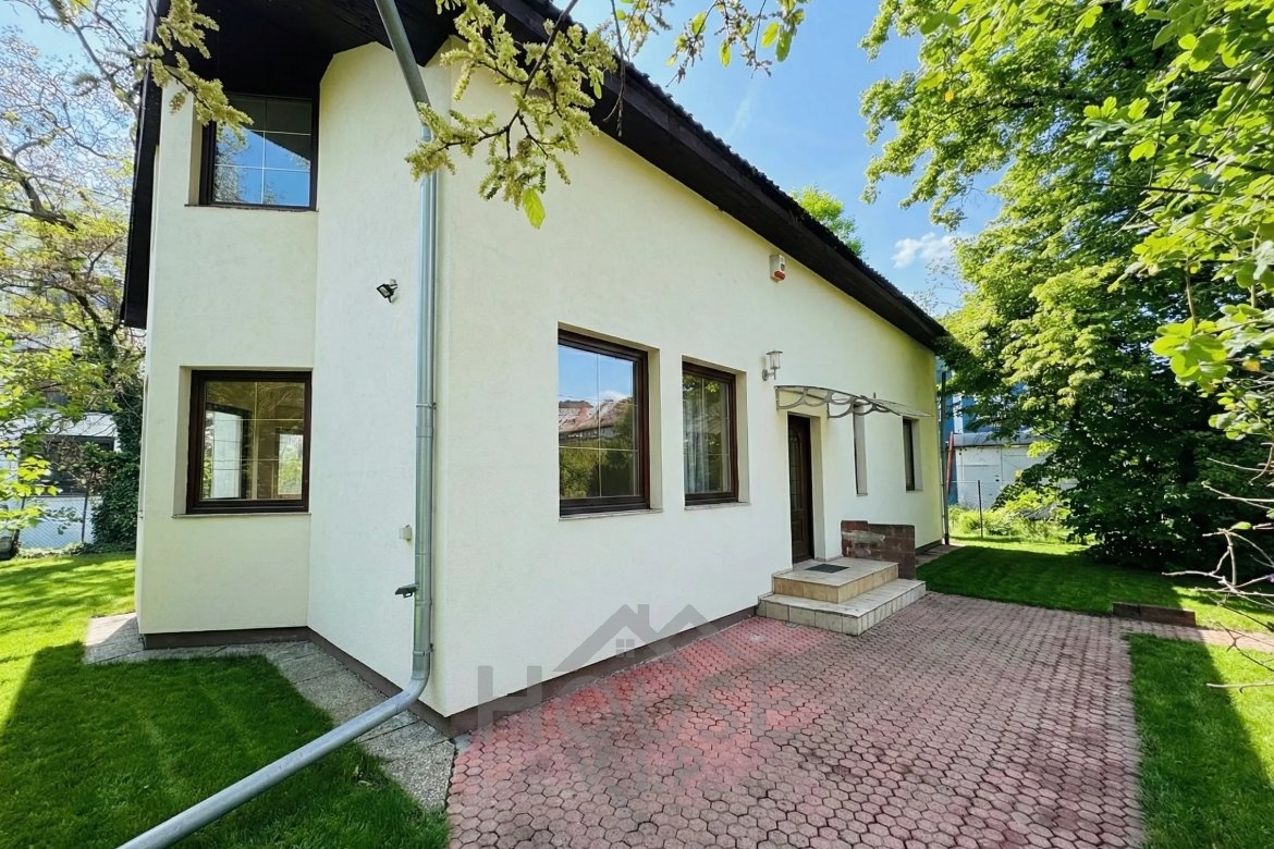 Dům
