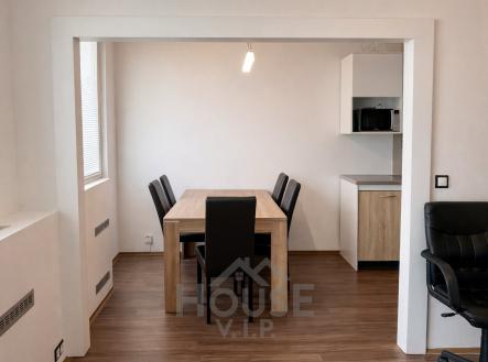 3B3244DA-8420-442F-B7DA-EAF76D3B971E | Prodej bytu, 3+1, 77 m²