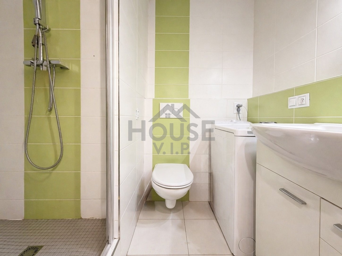 E53E7AC9-455E-4FB1-9F0C-79E7A1813EEB