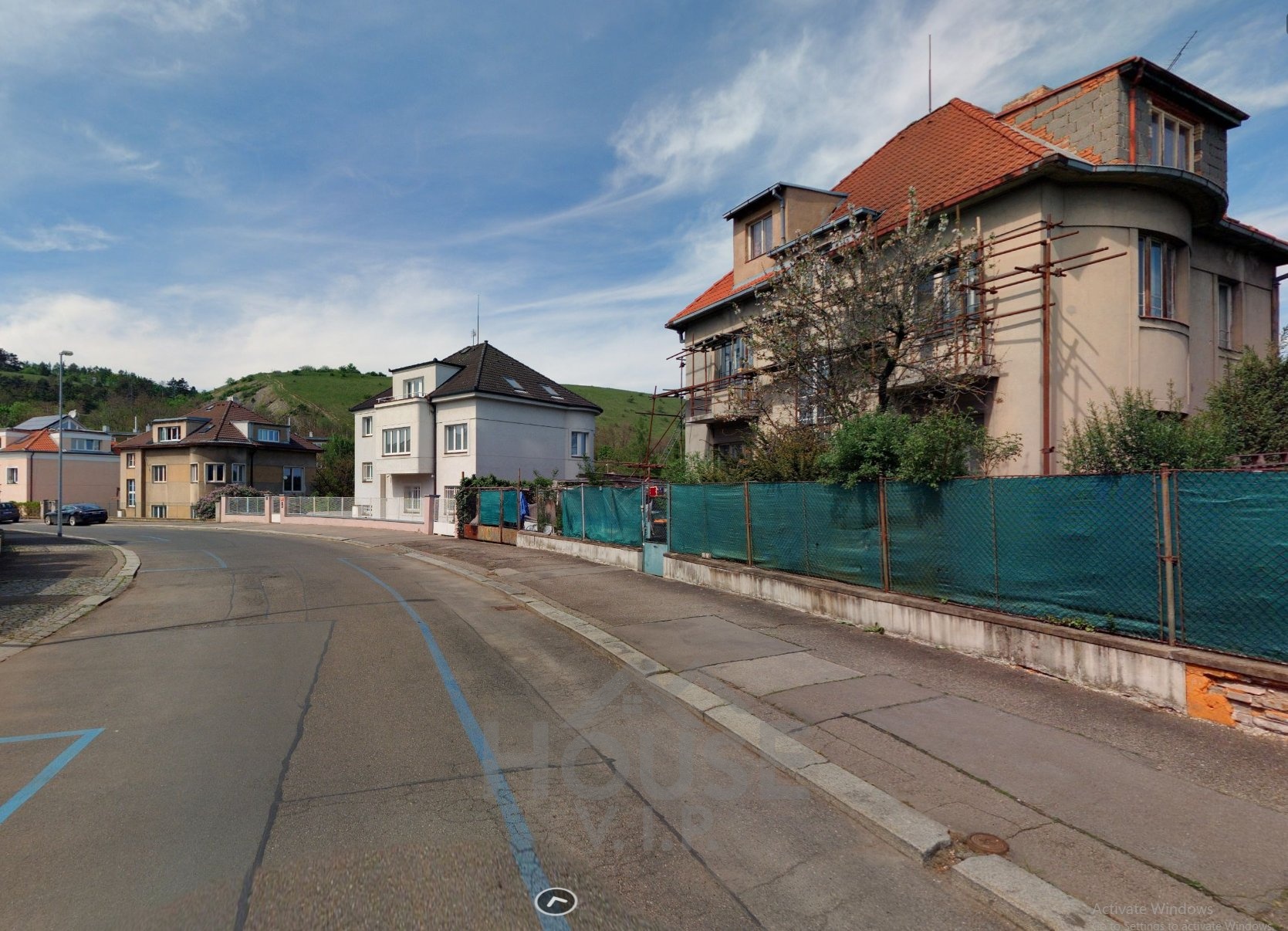 Prodej podílu, id.1/4 domu 430 m² a pozemku, Praha 5 - Hlubočepy.